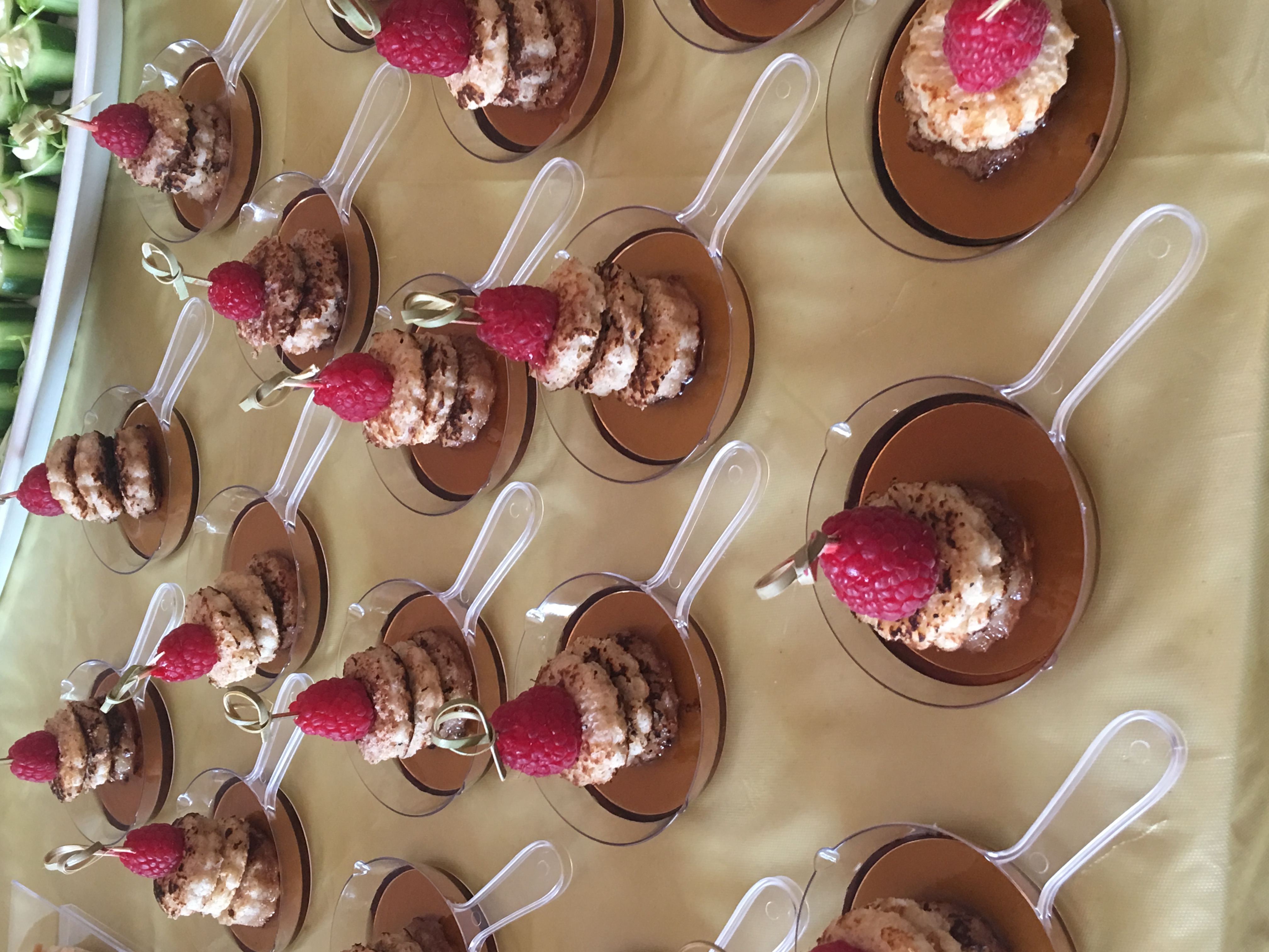 Gourmet dessert Yum Yum Catering